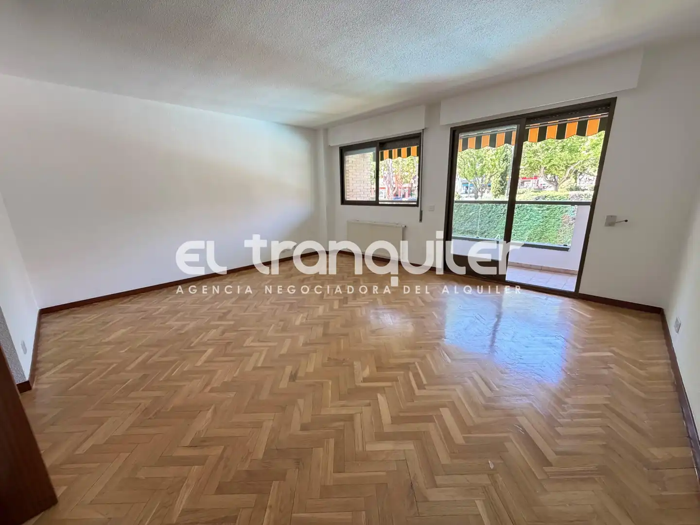 Sala de estar de Piso de alquiler en Pozuelo de Alarcón con Parquet, Terraza y Trastero