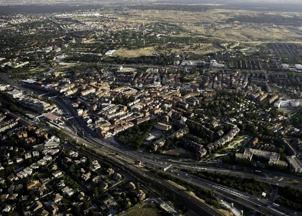 Vista exterior de Pis en venda en Las Rozas de Madrid amb Aire condicionat, Jardí privat i Terrassa
