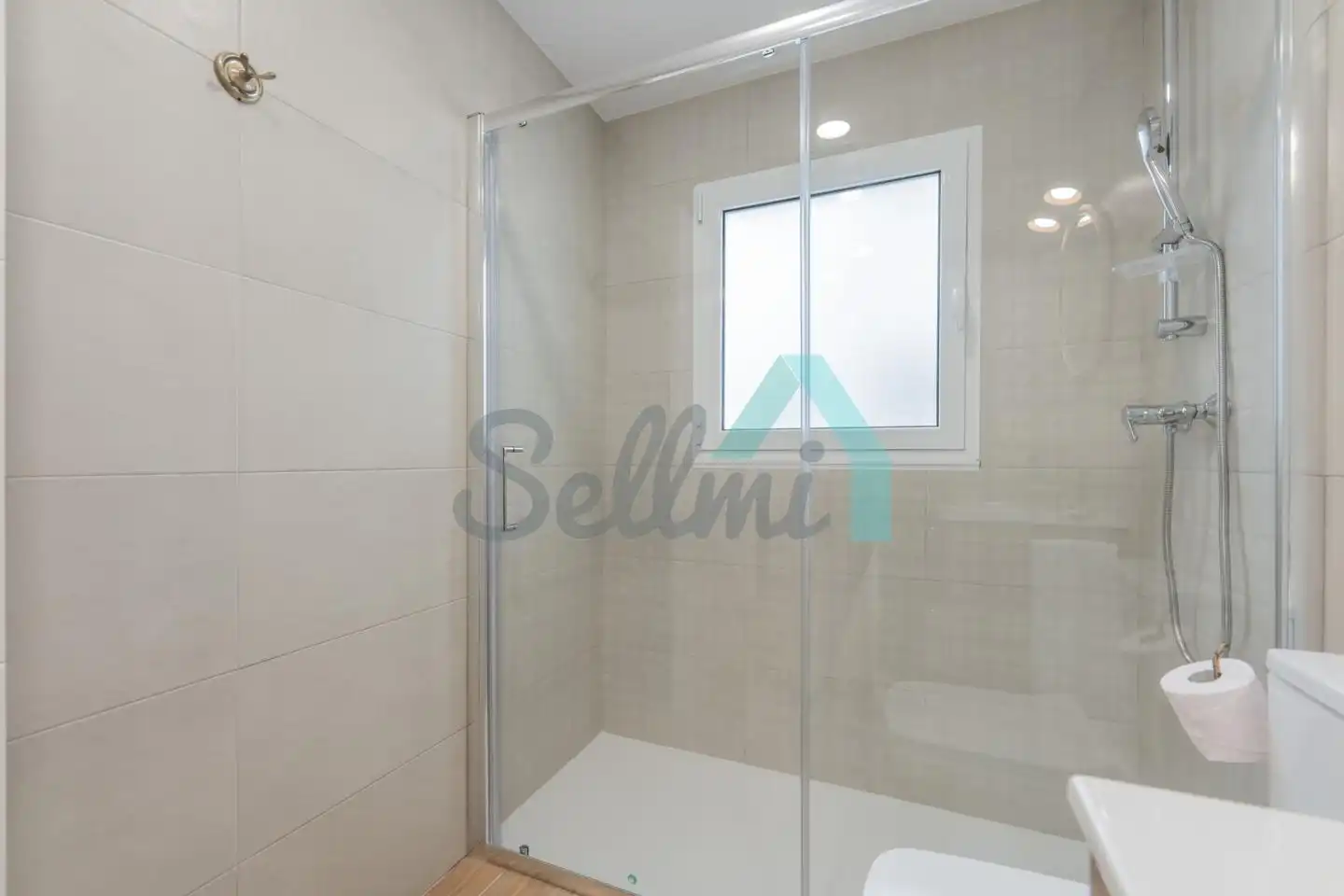 Bathroom of Flat for sale in Oviedo   with Heating and Furnished