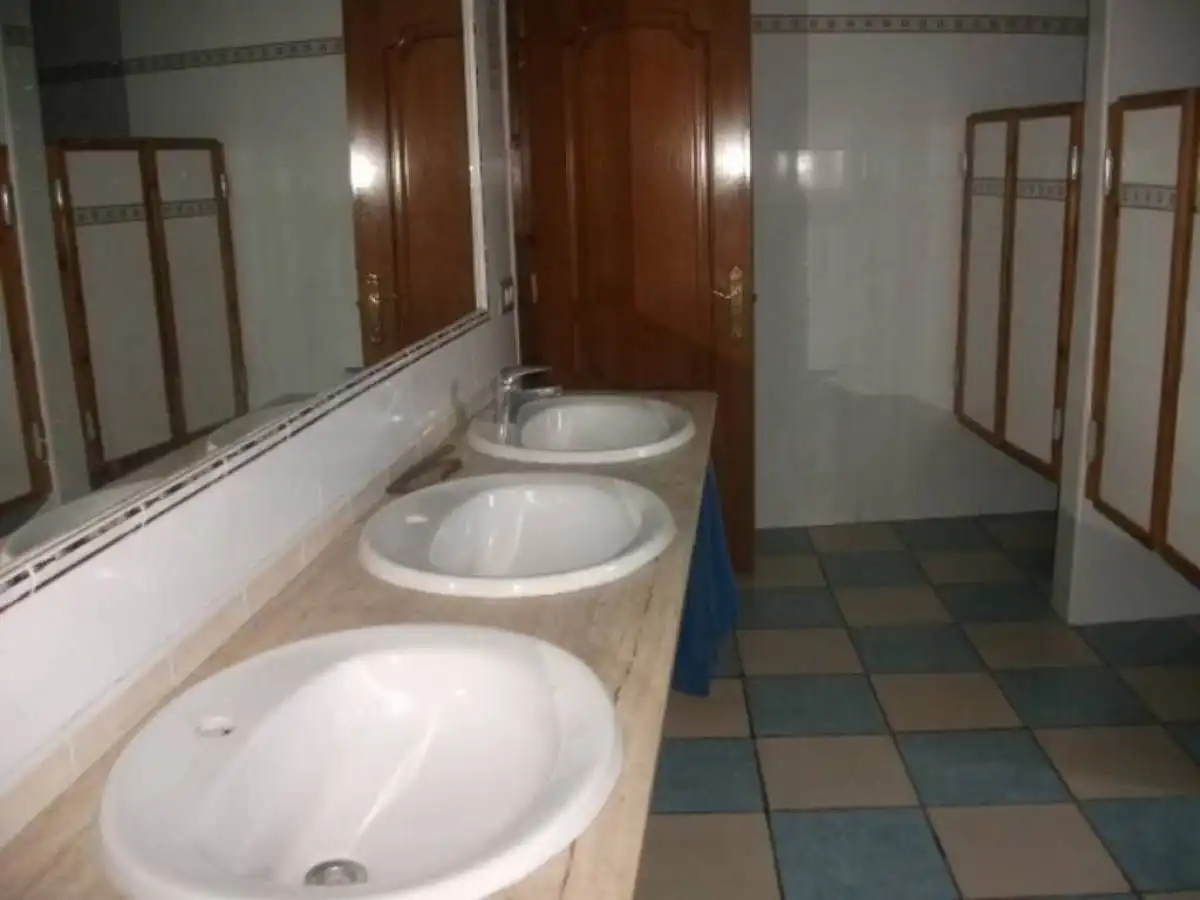 Bany de Casa o xalet en venda en Manresa amb Jardí privat
