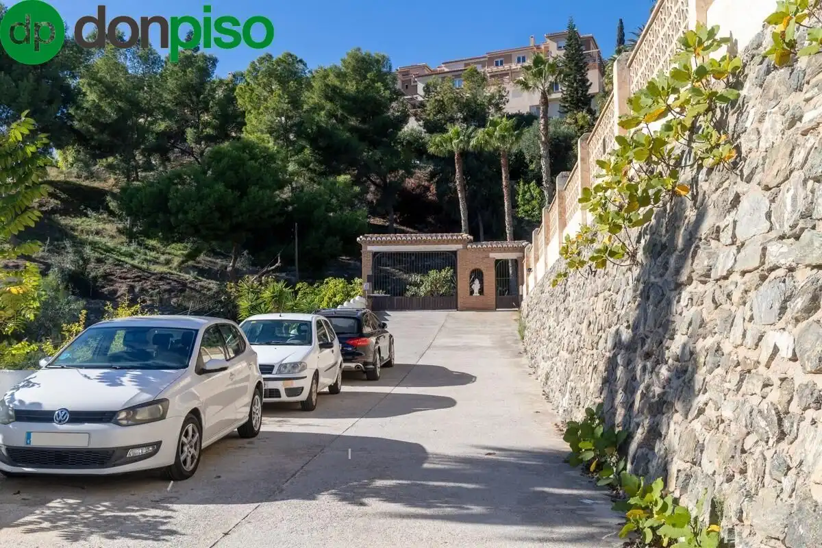 Parking of Houses for sale in Almuñécar  with Air Conditioner, Heating and Private garden