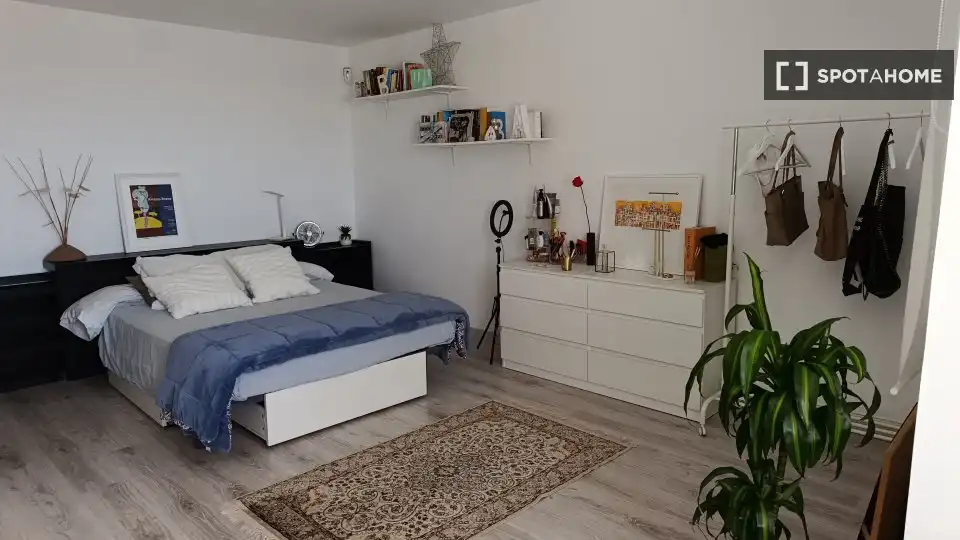 Bedroom of Flat for share in Sant Andreu de Llavaneres  with Air Conditioner, Heating and Furnished