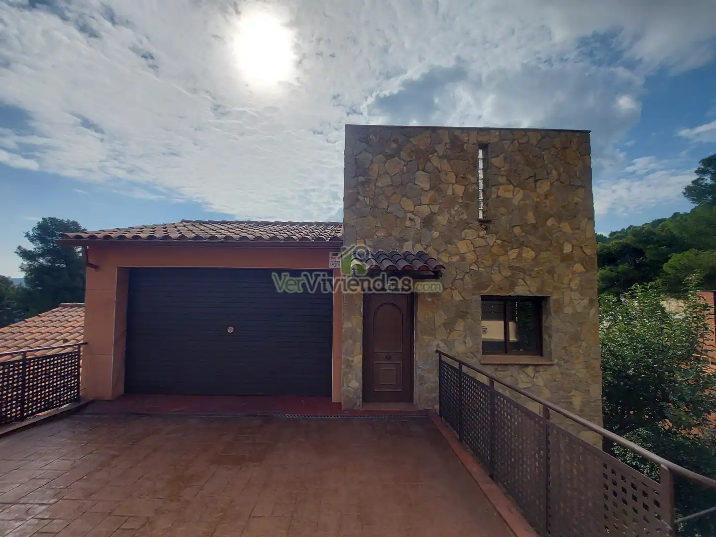 Vista exterior de Casa o xalet en venda en Corbera de Llobregat amb Aire condicionat, Calefacció i Jardí privat