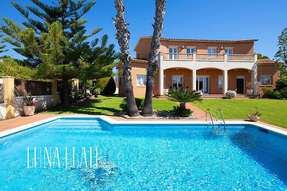 Exterior view of House or chalet for sale in Calafell  with Heating, Private garden and Swimming Pool