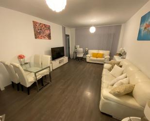 Sala d'estar de Apartament de lloguer en Estepona amb Aire condicionat, Calefacció i Terrassa