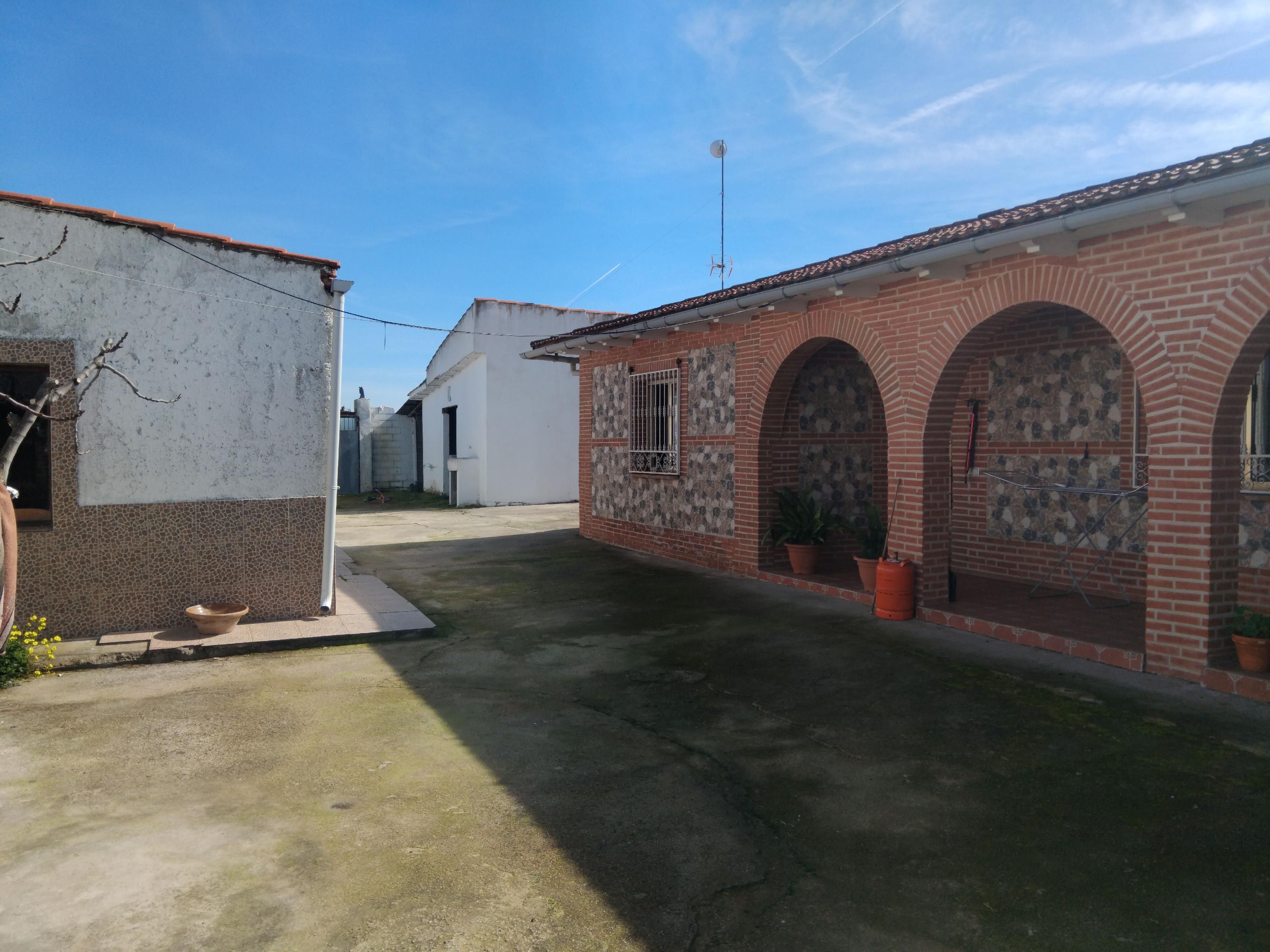 Vista exterior de Casa o xalet en venda en Navalmoral de la Mata
