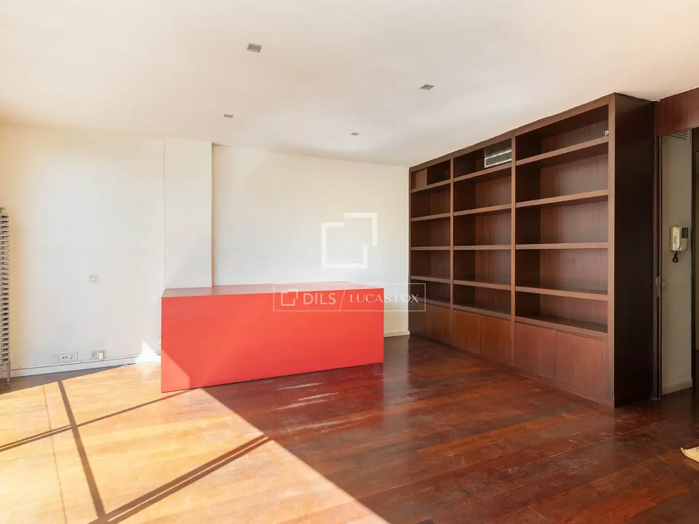 Houses for sale in Barcelona  with Air Conditioner, Terrace and Storage room