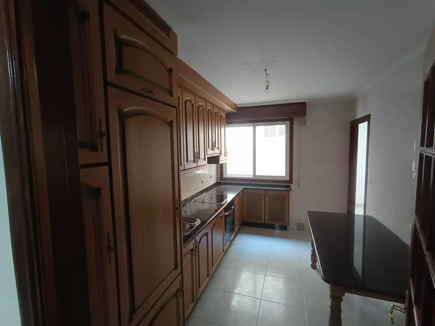 Cuina de Pis de lloguer en Ourense Capital  amb Calefacció, Parquet i Traster