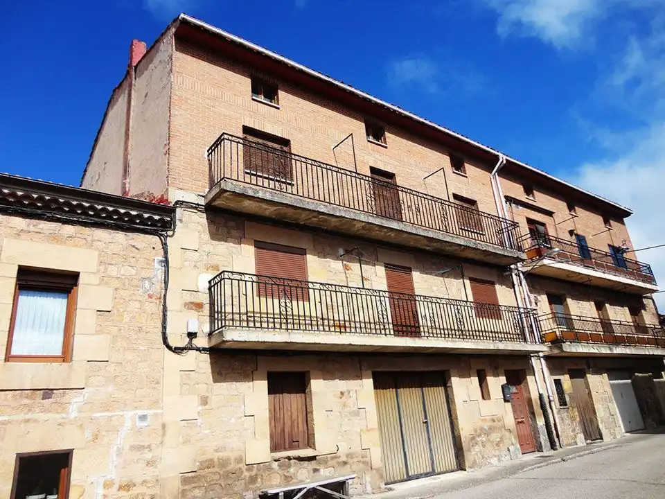 Vista exterior de Casa adosada en venta en Quintanar de la Sierra con Terraza