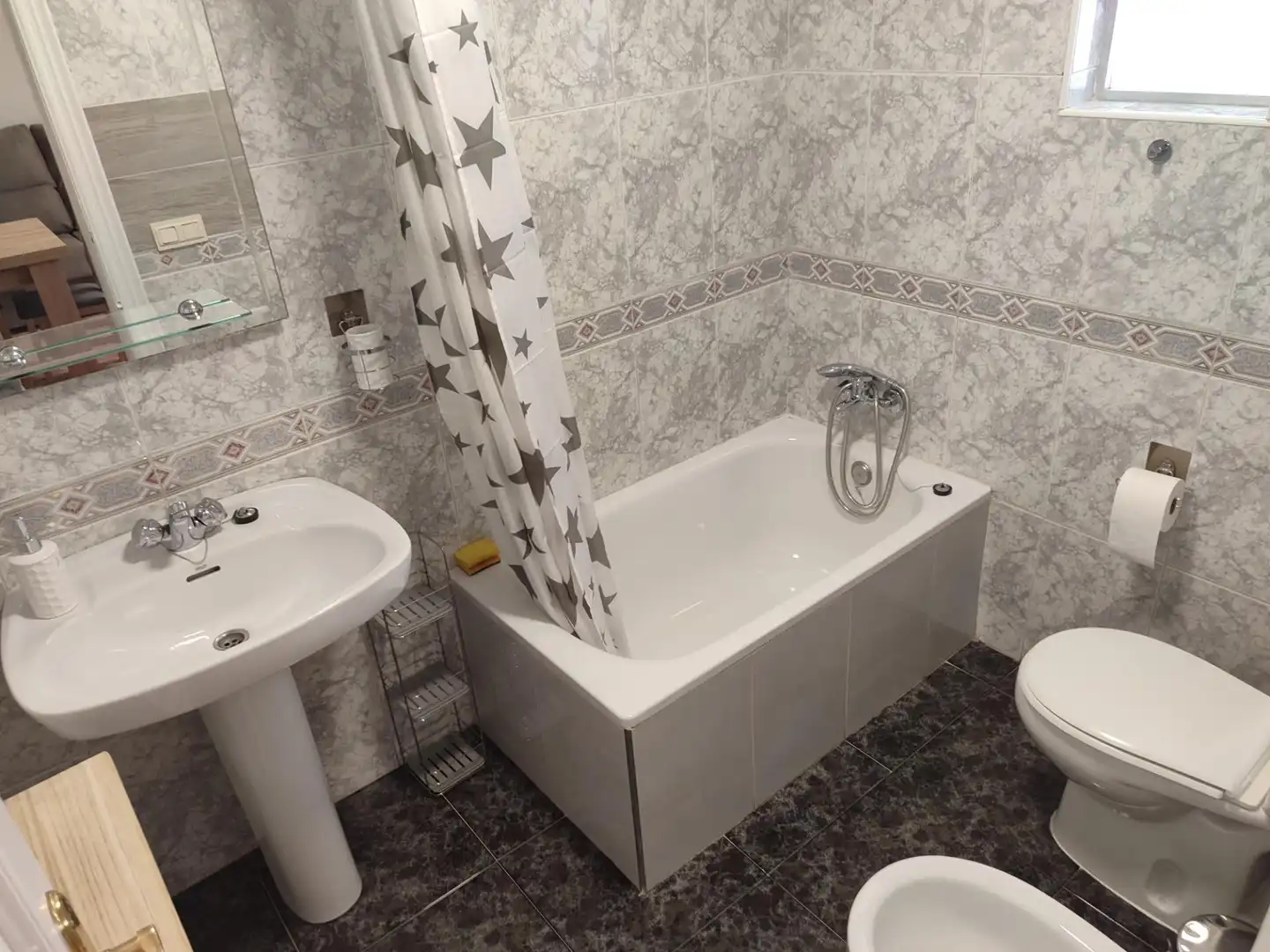 Bathroom of Flat for rent in Granada