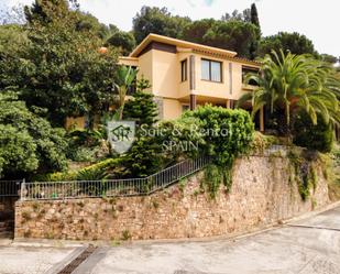 Vista exterior de Casa o xalet en venda en Tossa de Mar amb Calefacció, Jardí privat i Terrassa