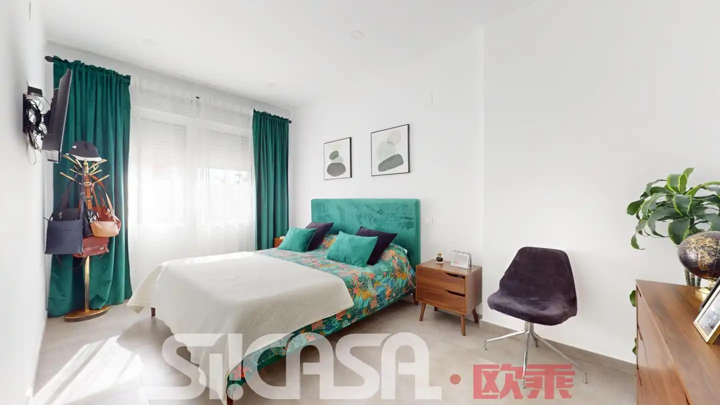 Dormitori de Casa adosada en venda en Torrejón de la Calzada amb Jardí privat, Terrassa i Piscina