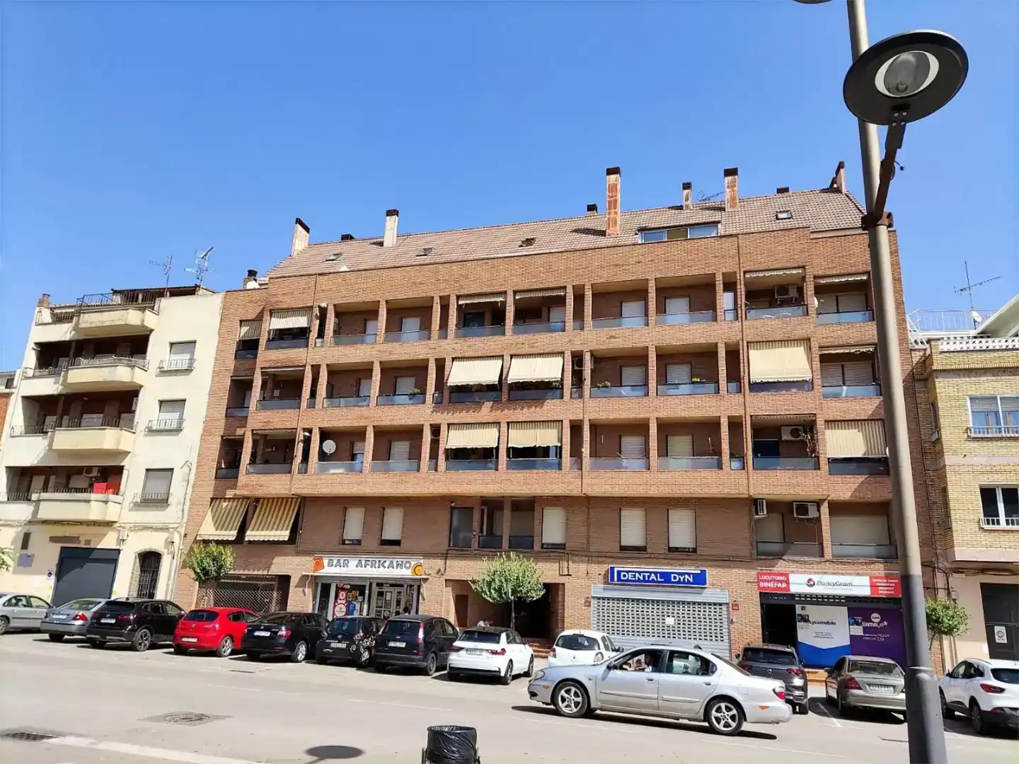 Vista exterior de Pis per a compartir en Binéfar amb Moblat