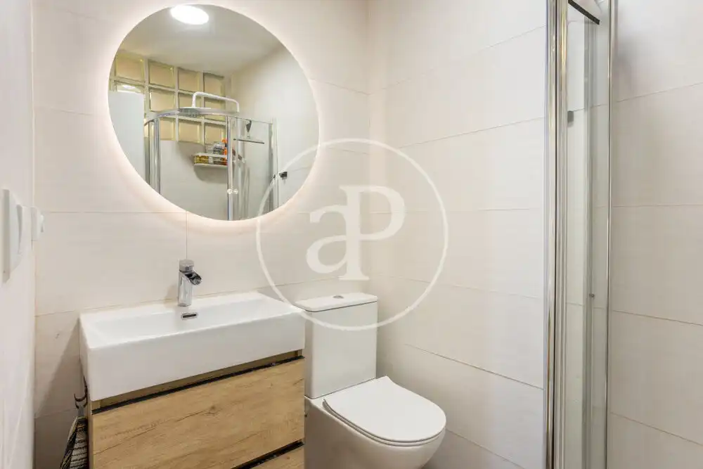 Badezimmer von Wohnung zur Miete in Valencia mit Klimaanlage, Heizung und Terrasse