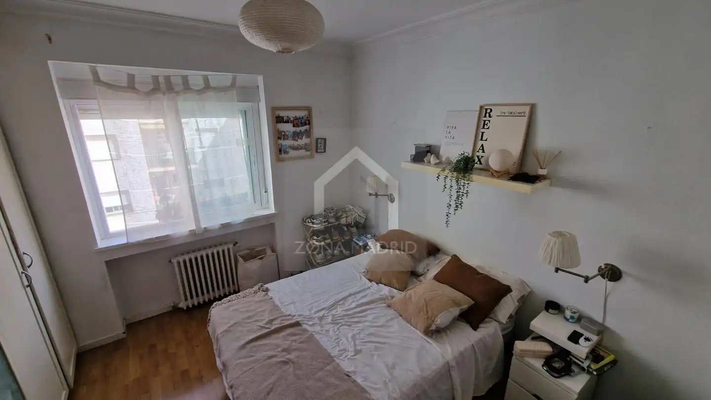 Bedroom of Flat for sale in Madrid  with Furnished