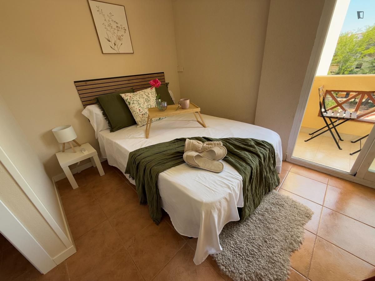 Dormitori de Apartament per a compartir en  Madrid Capital amb Aire condicionat, Moblat i Forn