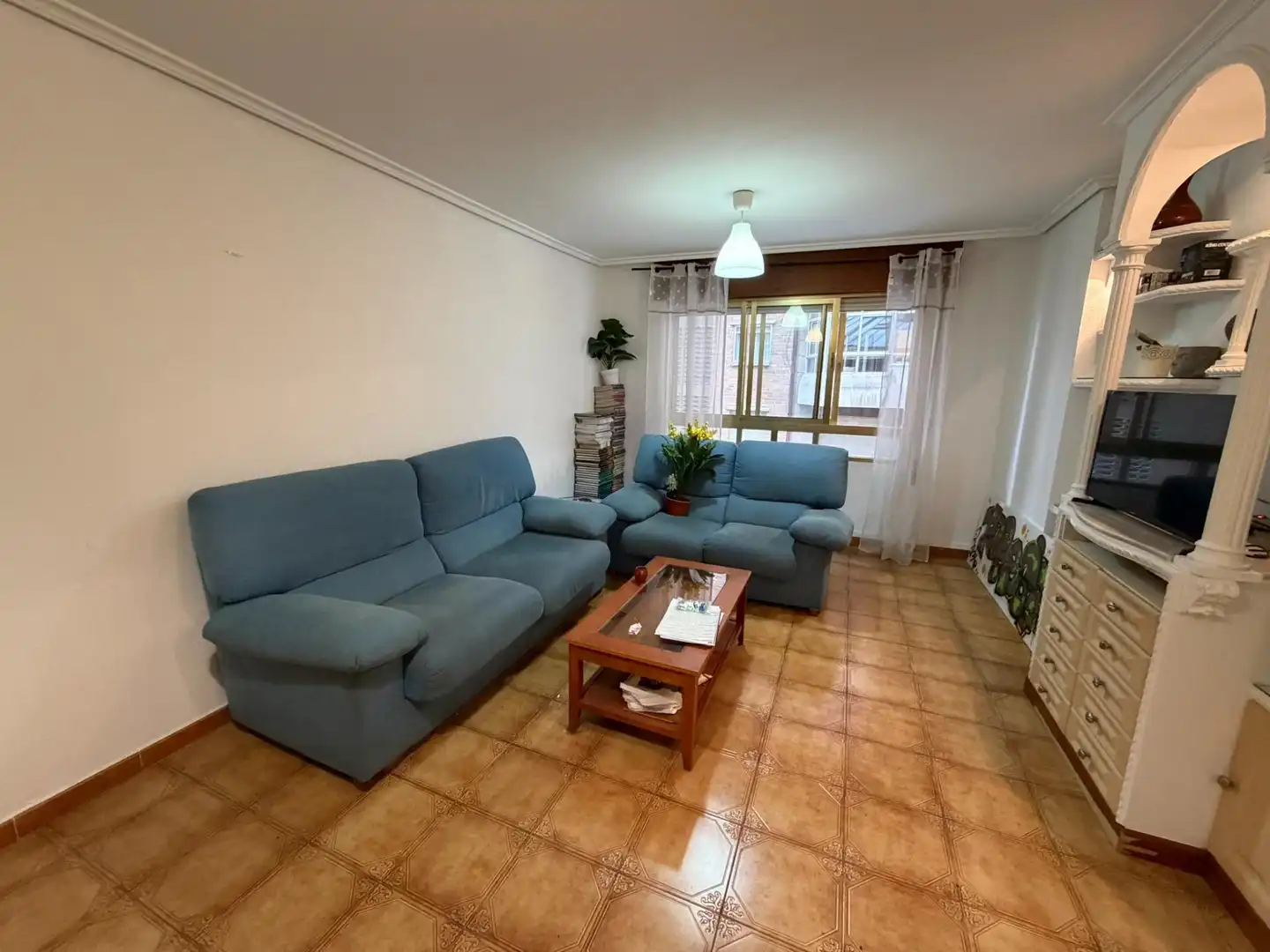 Sala d'estar de Pis en venda en Ponferrada amb Moblat i Balcó