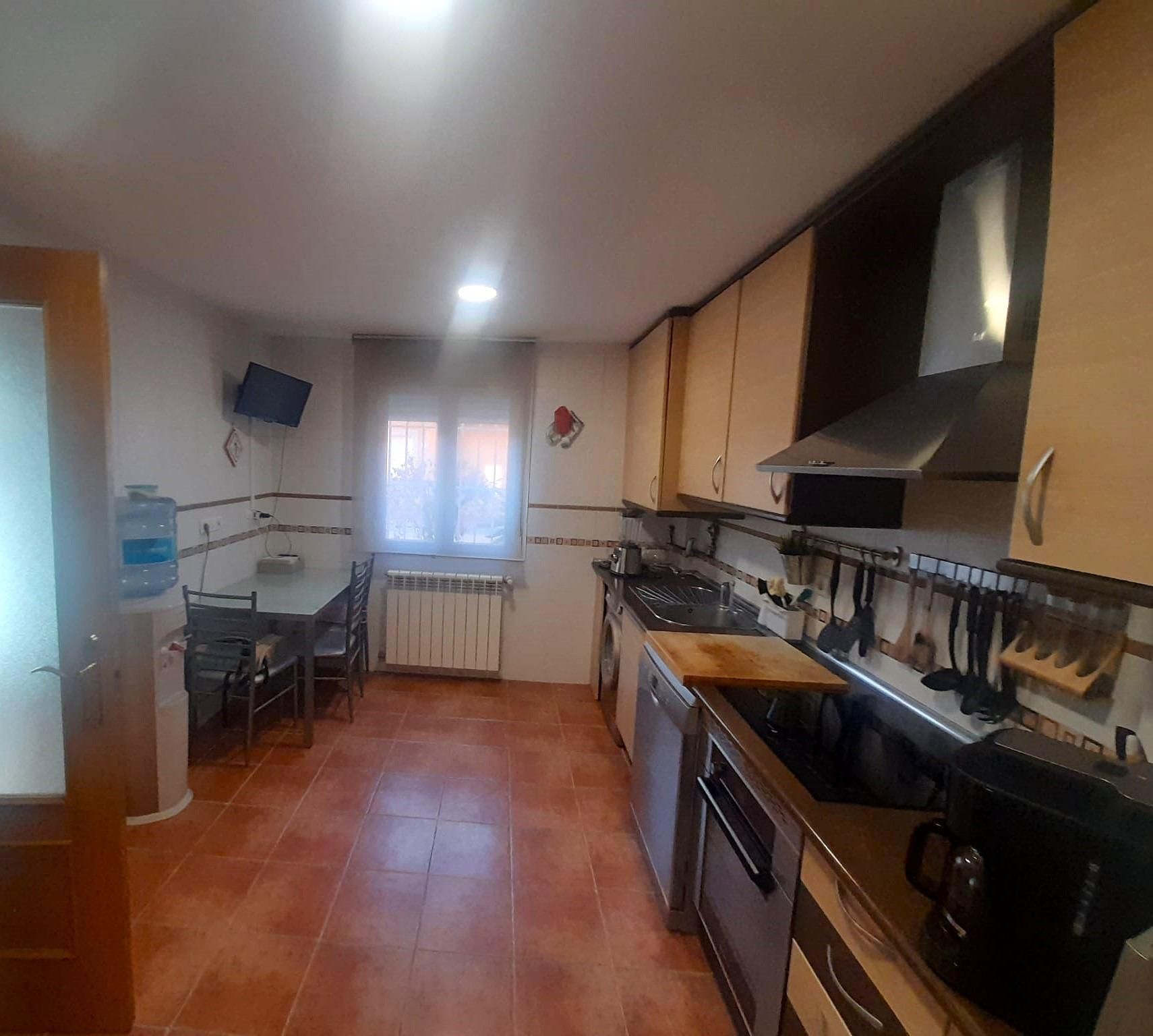 Cuina de Casa adosada en venda en Méntrida amb Aire condicionat, Calefacció i Piscina