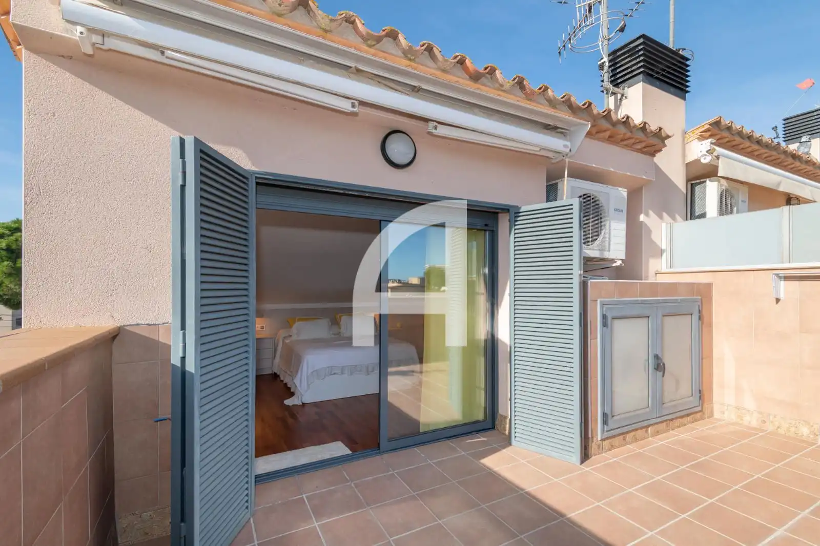 Außenansicht von Einfamilien-Reihenhaus zum Verkauf in Castell d'Aro, Platja d'Aro i s'Agaró mit Klimaanlage, Privatgarten und Terrasse