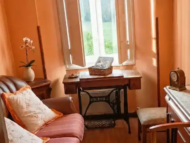Sala d'estar de Casa adosada en venda en Medio Cudeyo amb Balcó