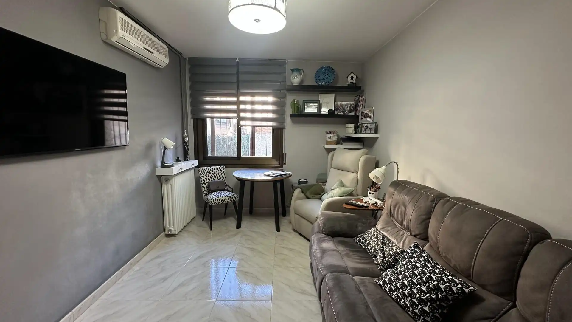 Sala de estar de Casa adosada en venta en Sant Celoni con Calefacción, Jardín privado y Terraza