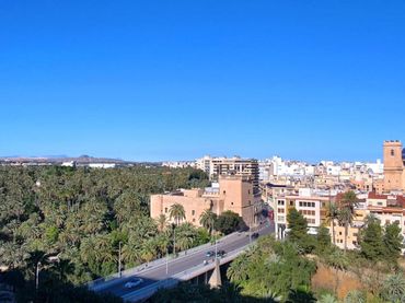 Pis amb balcó en venda a Elche ciudad