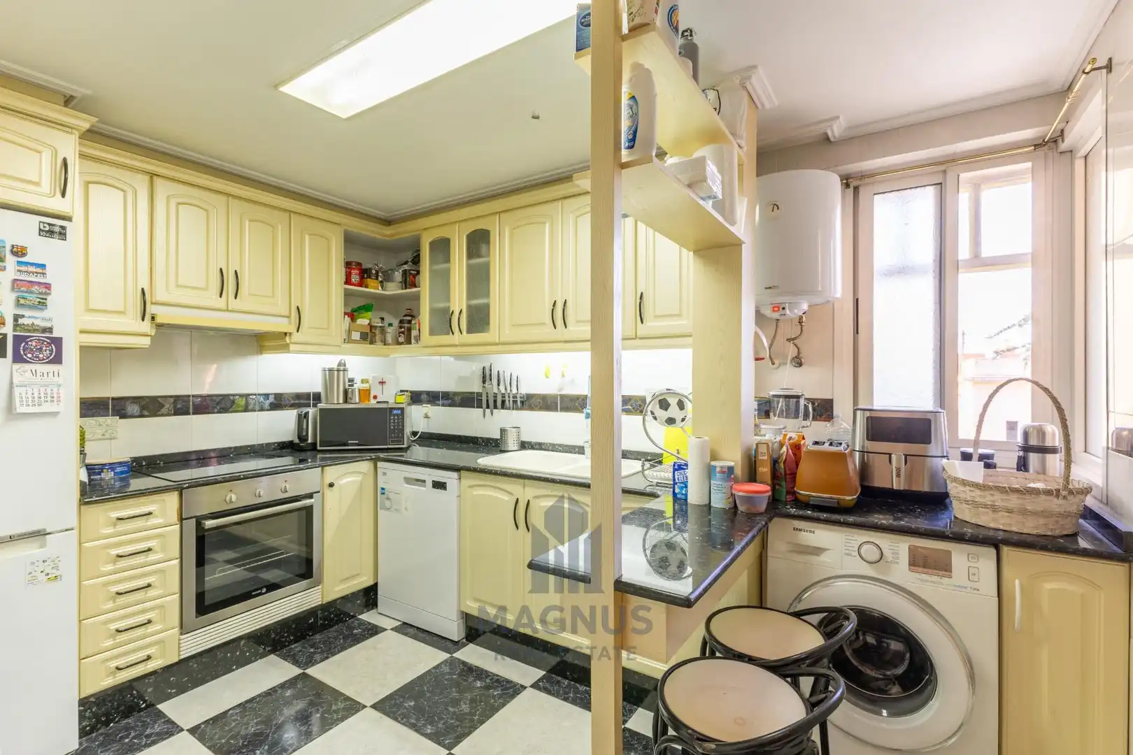 Küche von Wohnung zum Verkauf in Valencia mit Klimaanlage und Balkon