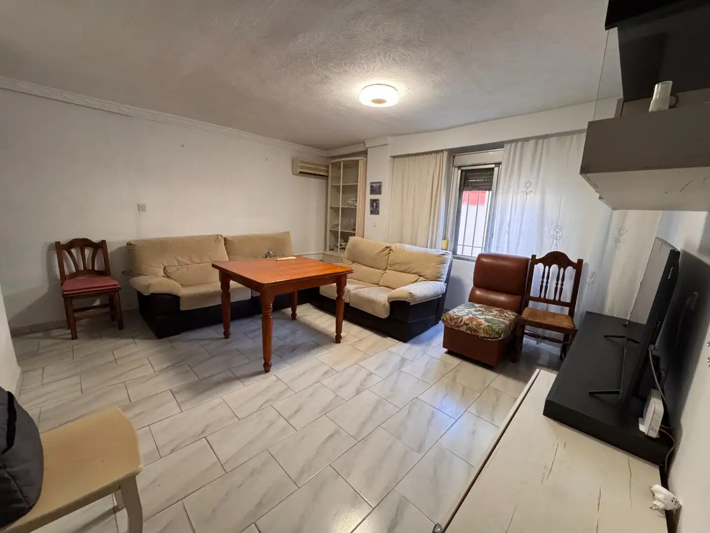 Sala de estar de Piso en venta en San Juan de Aznalfarache con Aire acondicionado