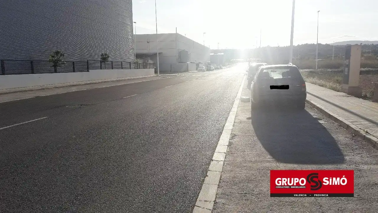Außenansicht von Fabrik Grundstücke zum Verkauf in Llombai