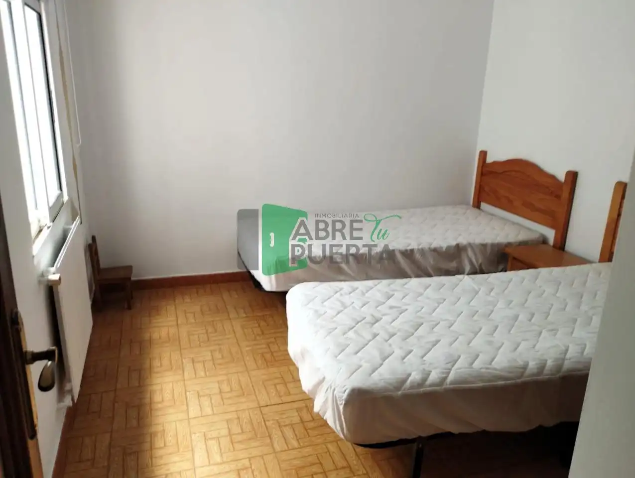 Dormitori de Àtic en venda en A Pobra de Trives  amb Calefacció, Parquet i Moblat
