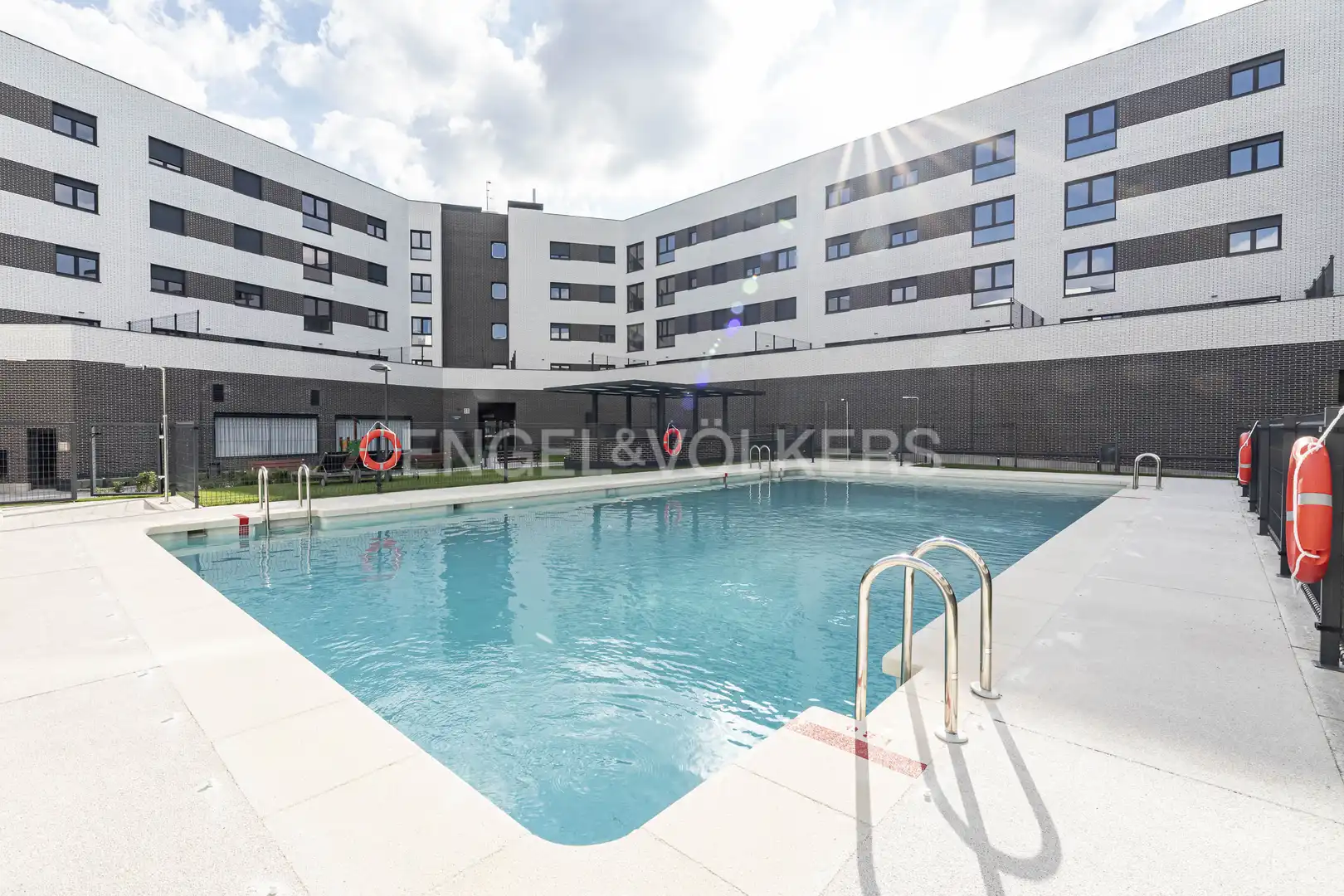 Swimming pool of Flat for rent in Madrid  with Air Conditioner, Heating and Swimming Pool