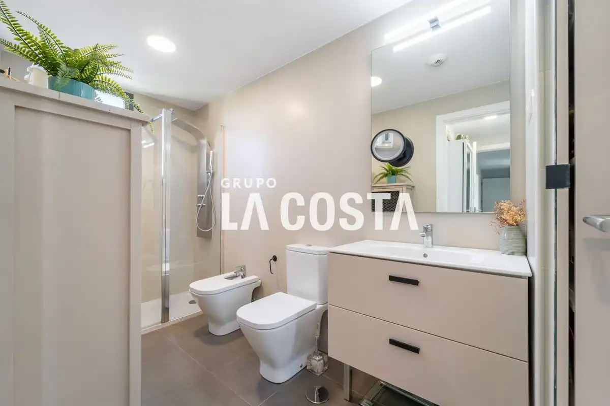 Baño de Ático en venta en Torremolinos con Aire acondicionado, Terraza y Trastero