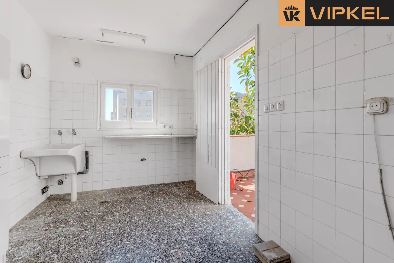 Terrasse von Einfamilien-Reihenhaus zum Verkauf in Barcelona mit Privatgarten und Terrasse