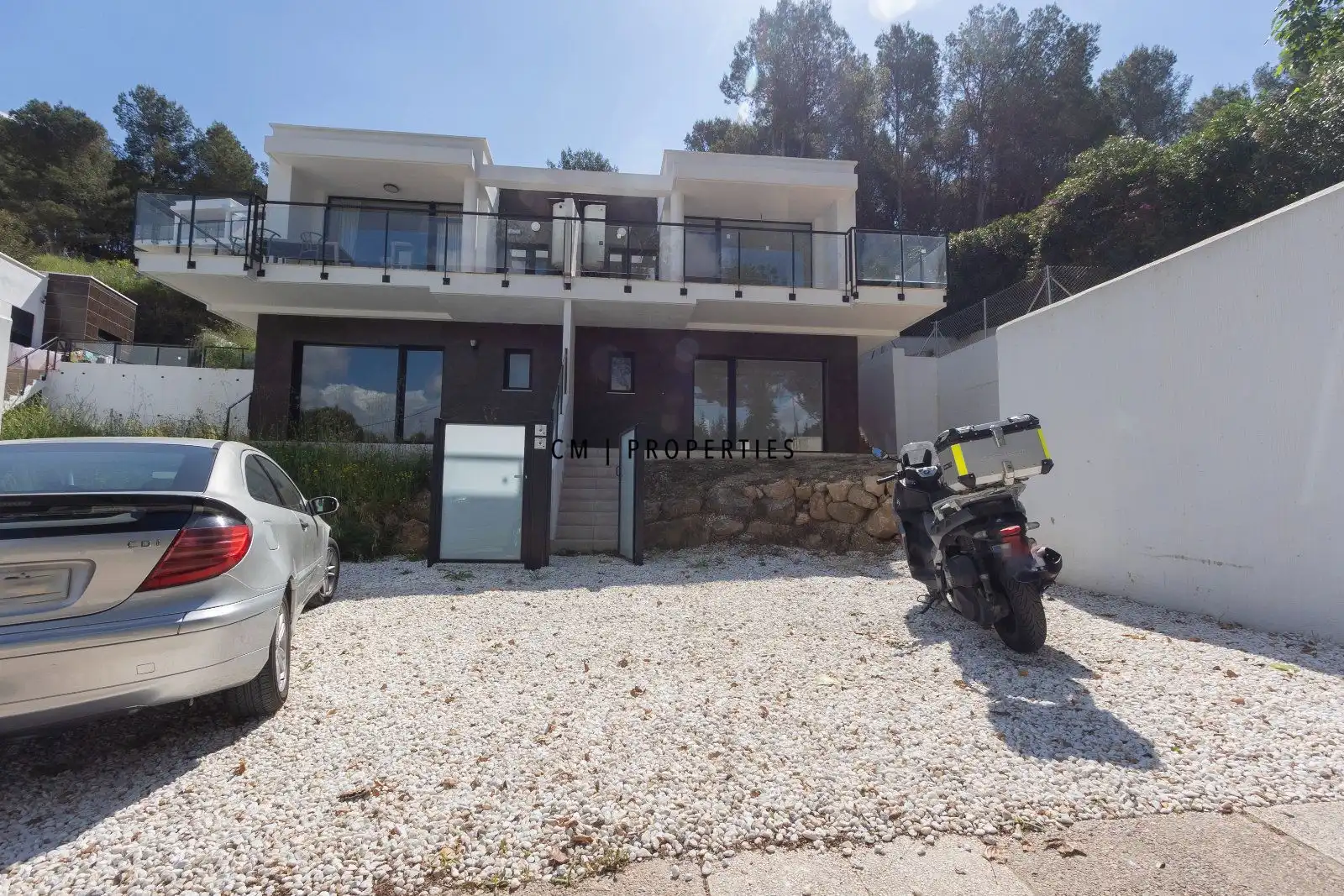 Vista exterior de Casa adosada en venda en Chiva amb Aire condicionat, Calefacció i Jardí privat