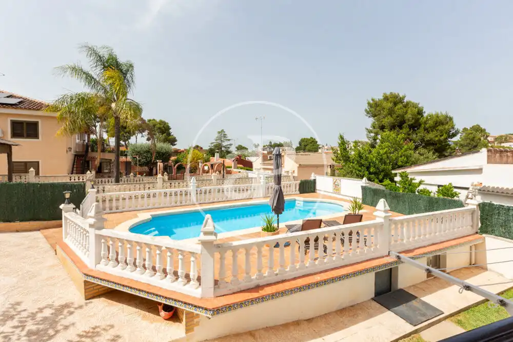 Piscina de Casa o chalet en venta en Chiva con Aire acondicionado, Calefacción y Jardín privado