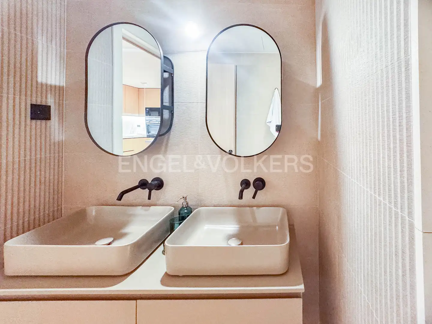 Bathroom of Flat for rent in Barcelona  with Air Conditioner, Heating and Parquet flooring