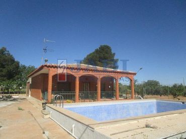 Maison rustique avec piscine à vendre à Valdepeñas