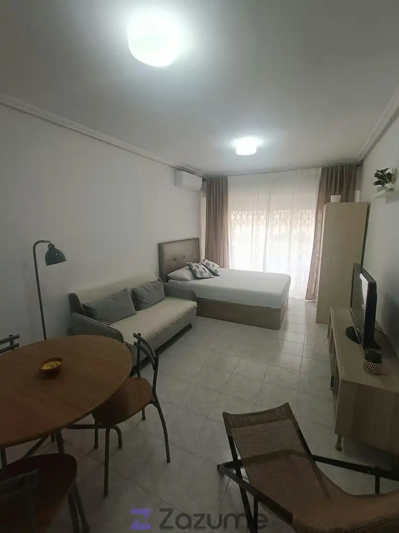 Schlafzimmer von Wohnung zur Miete in Torrevieja mit Klimaanlage, Heizung und Möbliert