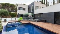 Exterior view of House or chalet for sale in Sant Vicenç de Montalt  with Air Conditioner, Heating and Private garden