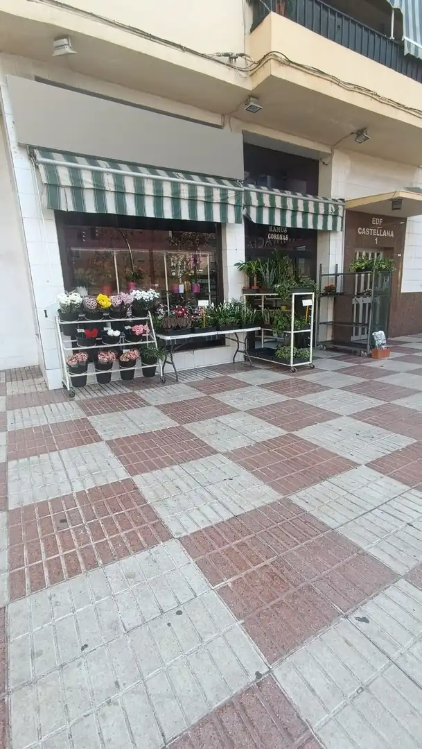 Vista exterior de Local en venda en Marbella
