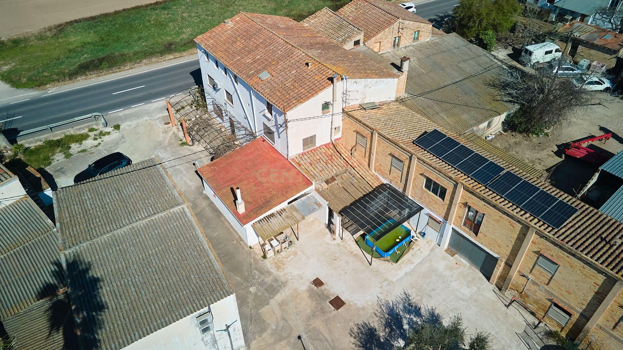 Exterior view of House or chalet for sale in Tortosa  with Air Conditioner, Swimming Pool and Oven