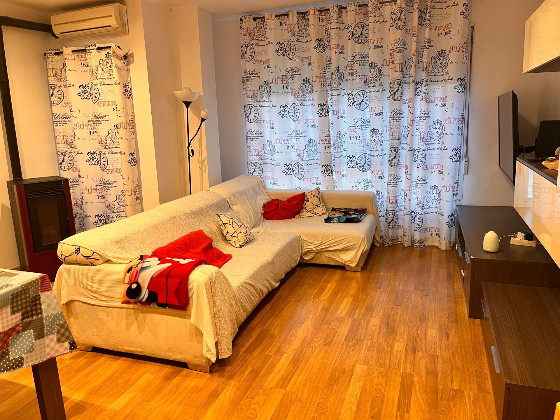 Sala de estar de Piso en venta en Vilamarxant con Aire acondicionado, Parquet y Amueblado