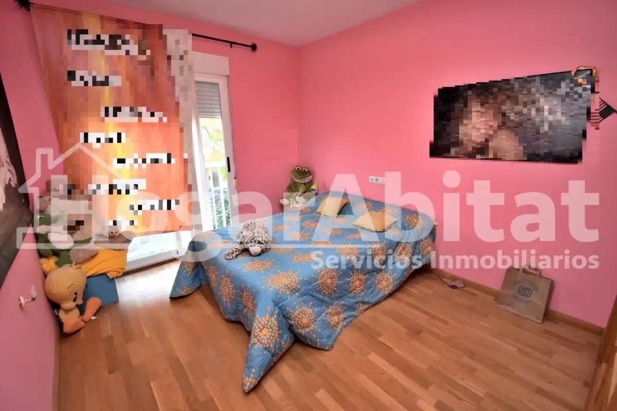Habitación de Casa adosada en venta en Burriana / Borriana con Jardín privado, Terraza y Piscina comunitaria