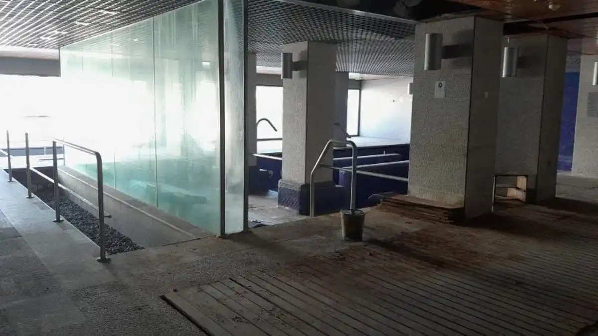Schwimmbecken von Geschaftsraum zum Verkauf in Marbella