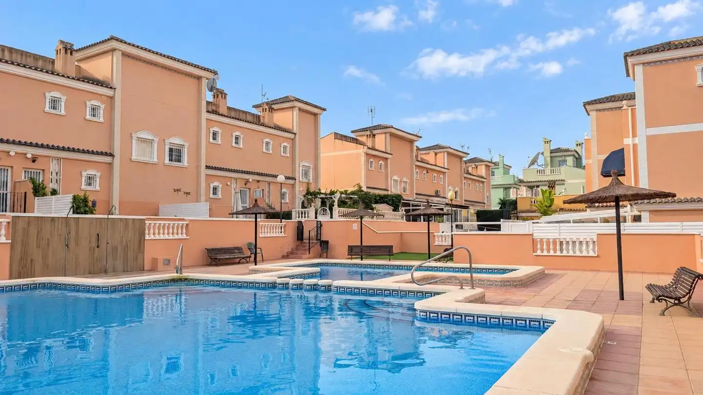 Casa bifamiliare con piscina in vendita a Avenida de Finlandia, imagen 29