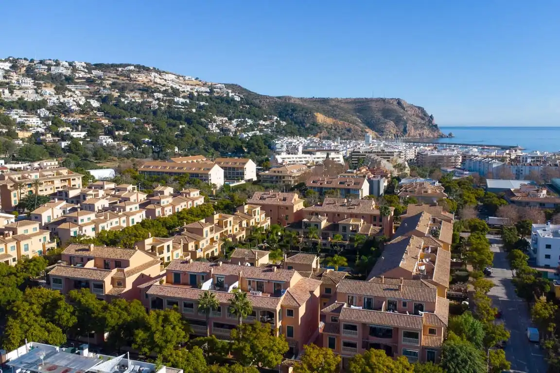 Vista exterior de Pis en venda en Jávea / Xàbia amb Aire condicionat, Jardí privat i Moblat