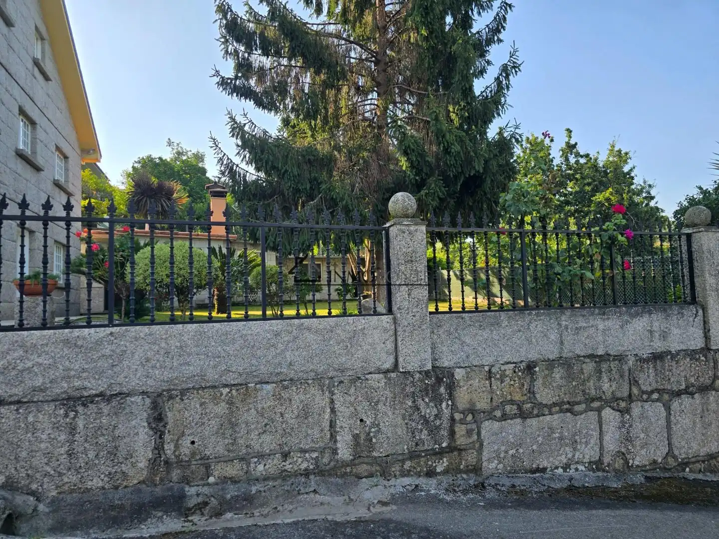 Vista exterior de Casa o xalet en venda en Pontevedra Capital  amb Calefacció, Jardí privat i Terrassa