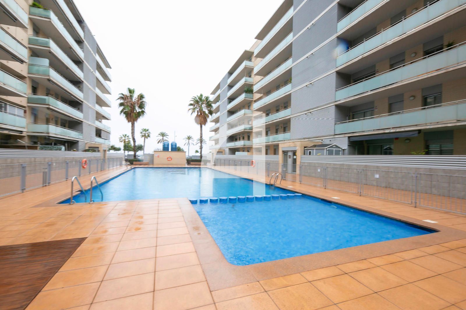 Piscina de Pis de lloguer en Badalona amb Aire condicionat, Calefacció i Parquet