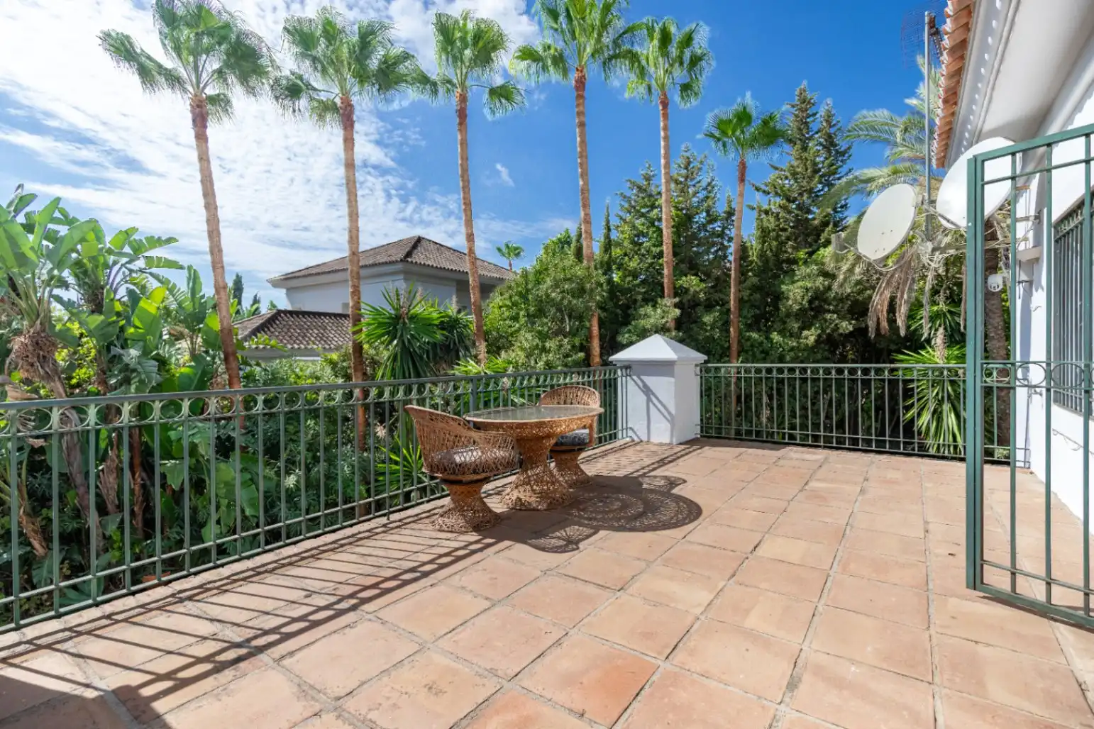 Terrassa de Casa o xalet en venda en Marbella amb Aire condicionat, Calefacció i Jardí privat