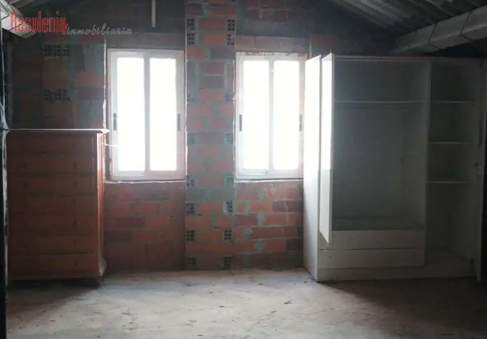 Habitación de Piso en venta en Coristanco con Calefacción